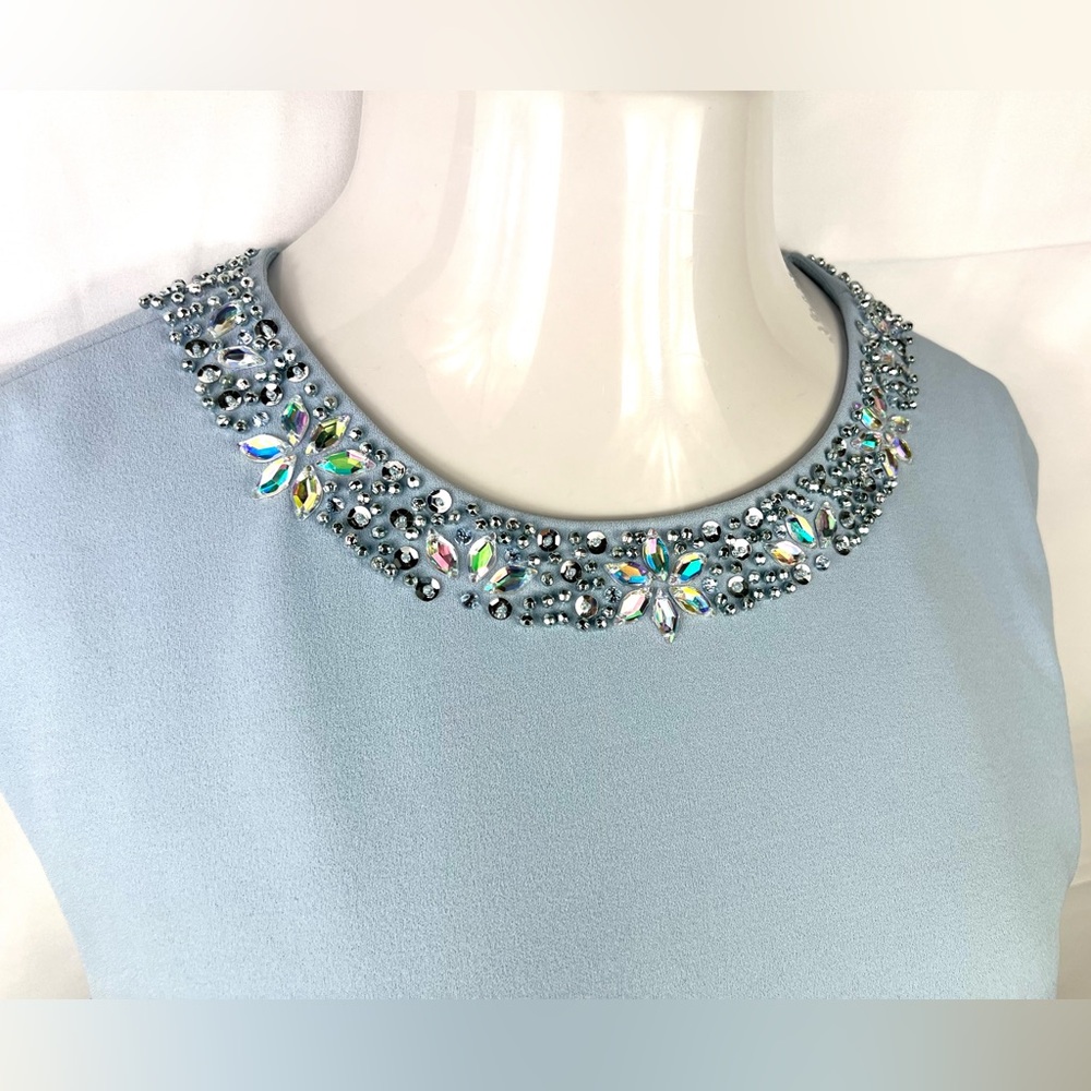 Elegant Tahari Light Blue Sleeveless Dress